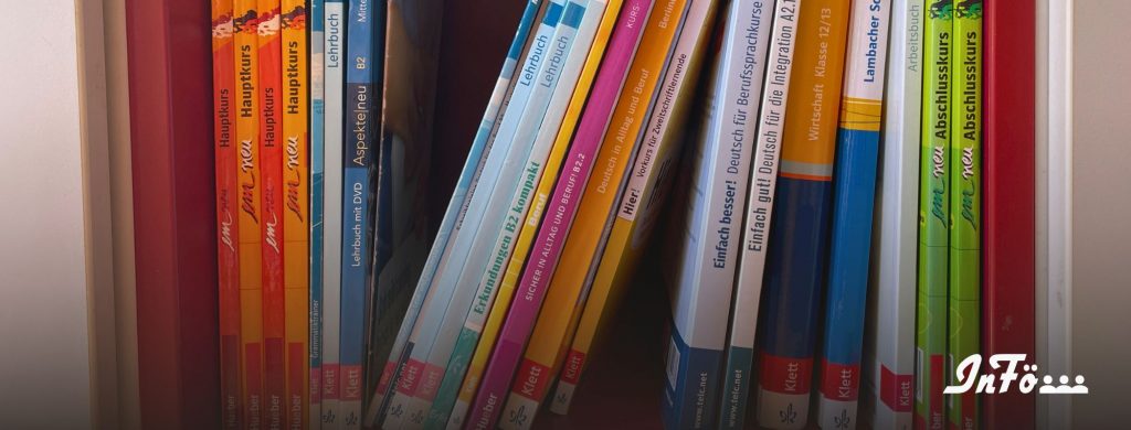 Bücherregal in einem Bildungszentrum InFö e.V.